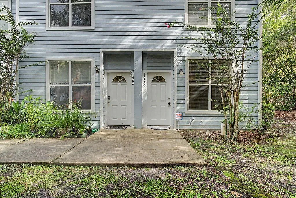 2 bed, 2.5 bath, 1176 sqft, $1,300 — Photo 1
