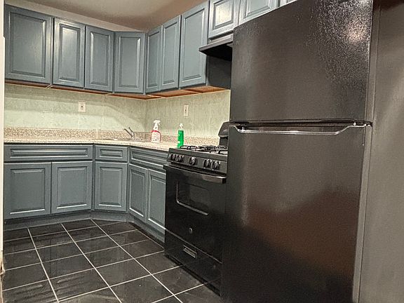 2nd image of 365 Essex St APT 2