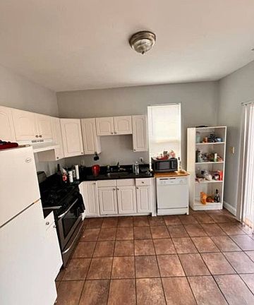 4th image of 109 Heath St