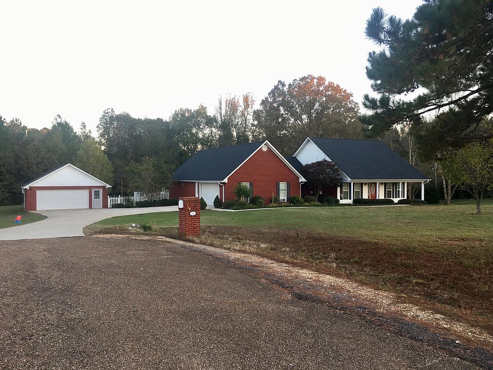 Notice the extra garage that is separate from the house for extra storage or parking space!