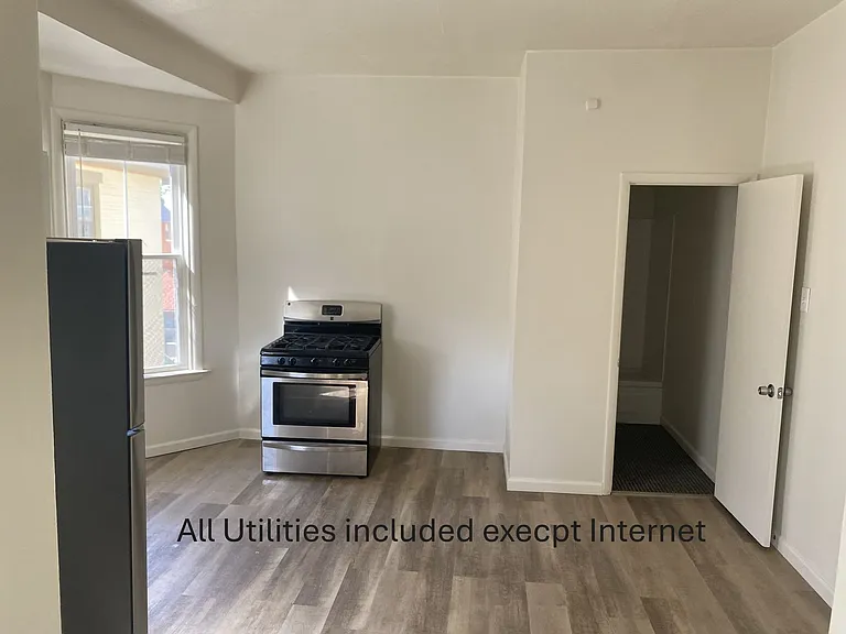 2420 Kenilworth Ave — Photo 1