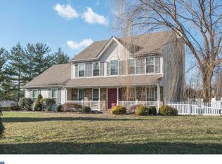 2 Pin Oaks Dr, Phoenixville, PA 19460
