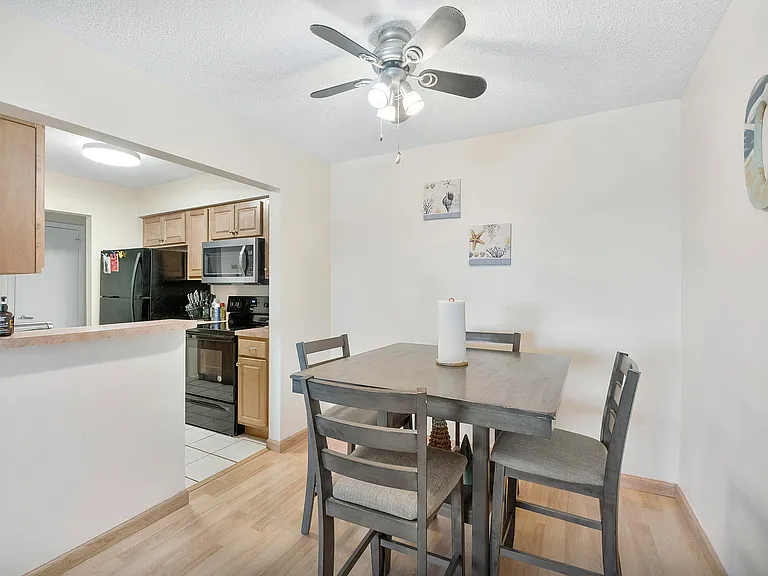 125 Shore Ct #304A — Photo 6
