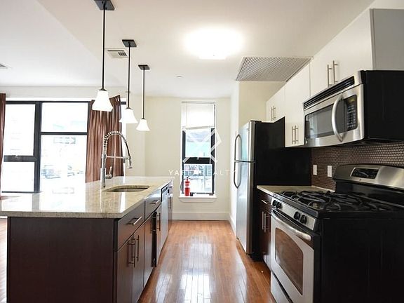 3rd image of 180 Scholes St APT 1E