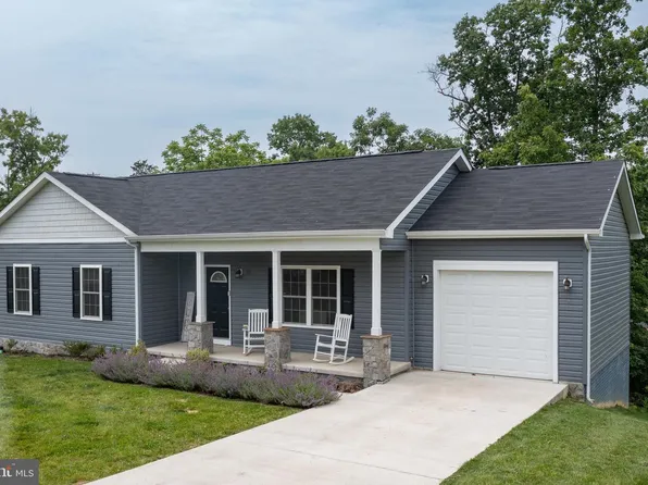 33 Sinker Dr, Inwood, WV 25428