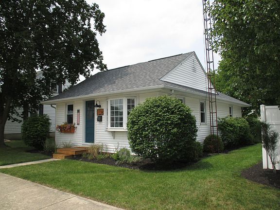 3rd image of 24 Vine St
