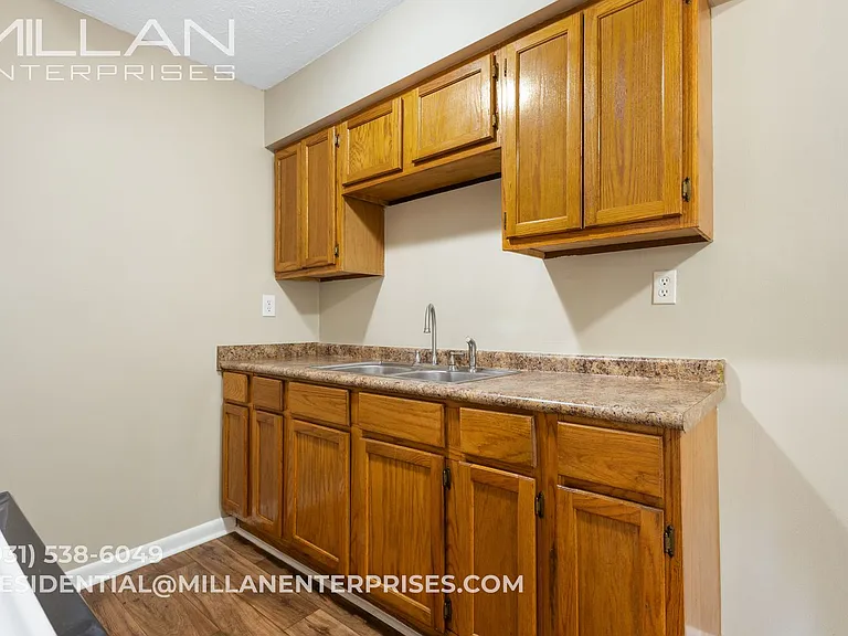 Valley View Apartments — Photo 14