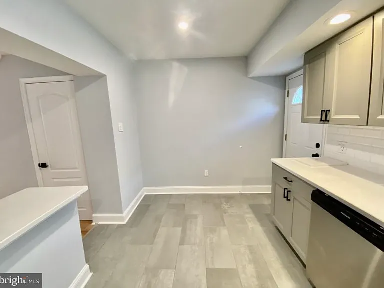 209 Daly St — Photo 7