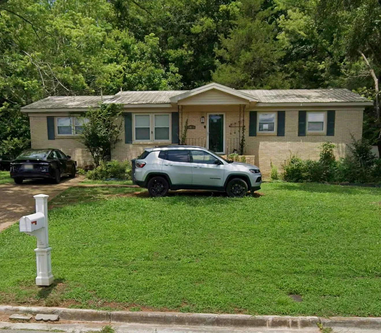3 bed, 1.5 bath, 1551 sqft, $1,400 — Photo 3