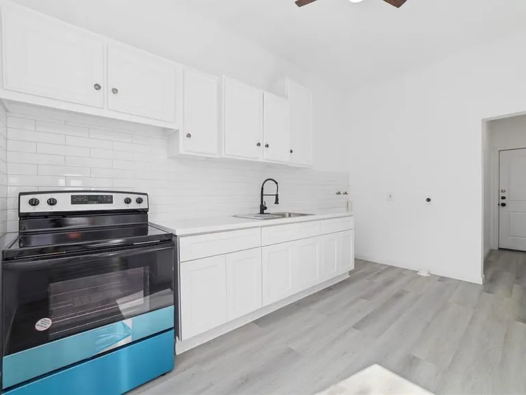 2714 Avenue L — Photo 13
