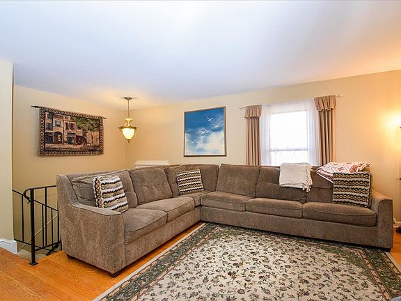 3rd image of 2754 Tanglewood Dr