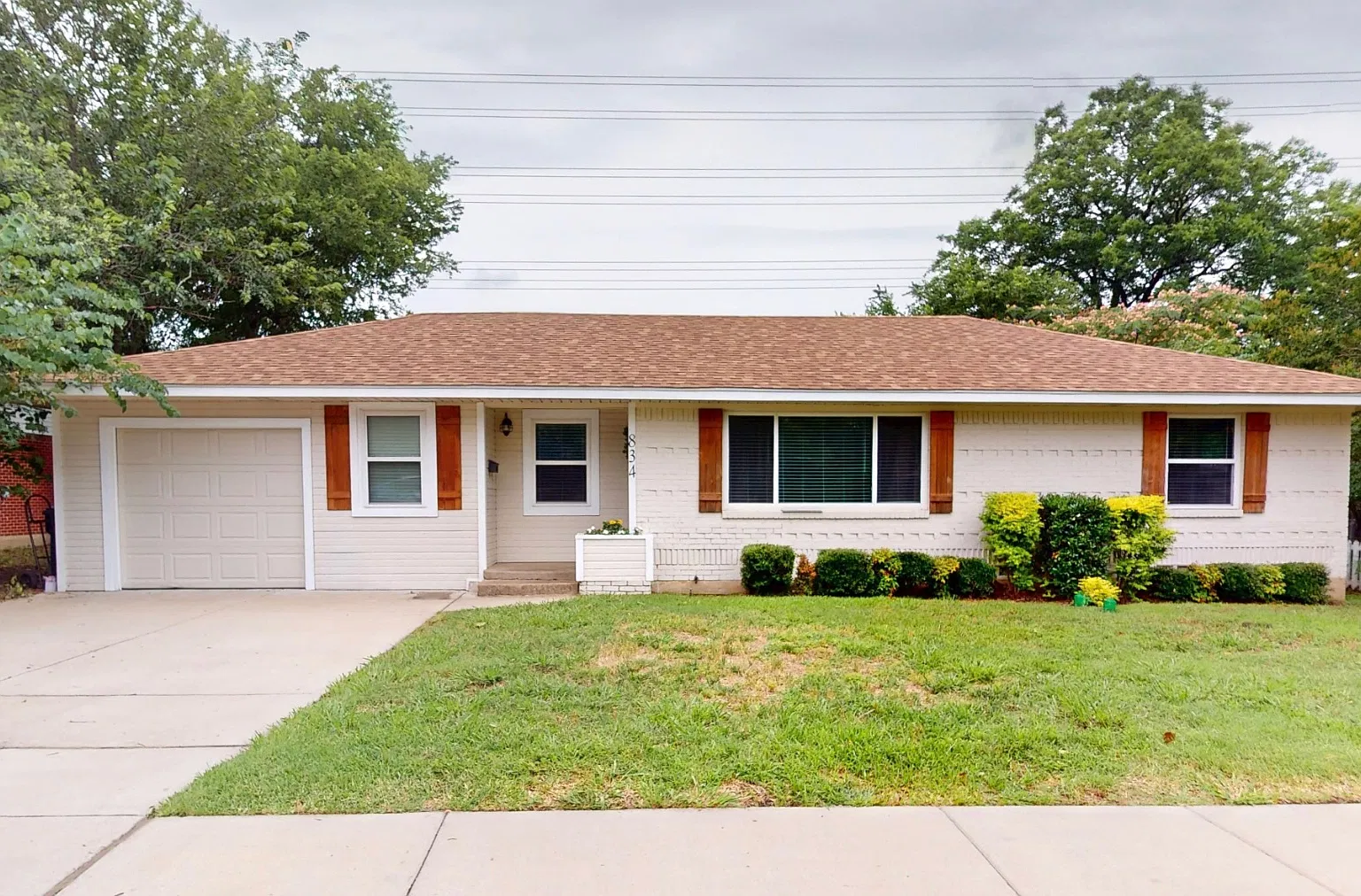 834 Inwood Dr — Photo 1