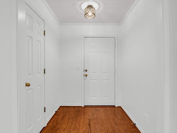 4th image of 250 Lawrence St