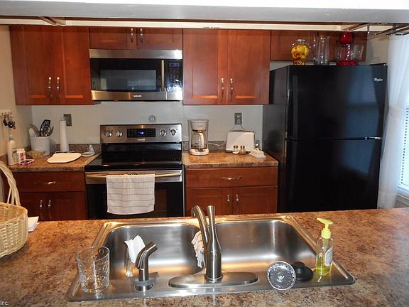 2nd image of 936 Saint Andrews Reach APT A