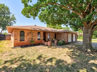 905 Jupiter Rd, Edmond, OK 73003