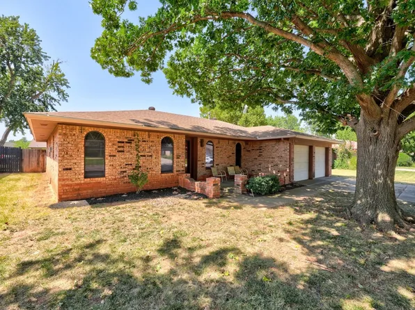 905 Jupiter Rd, Edmond, OK 73003