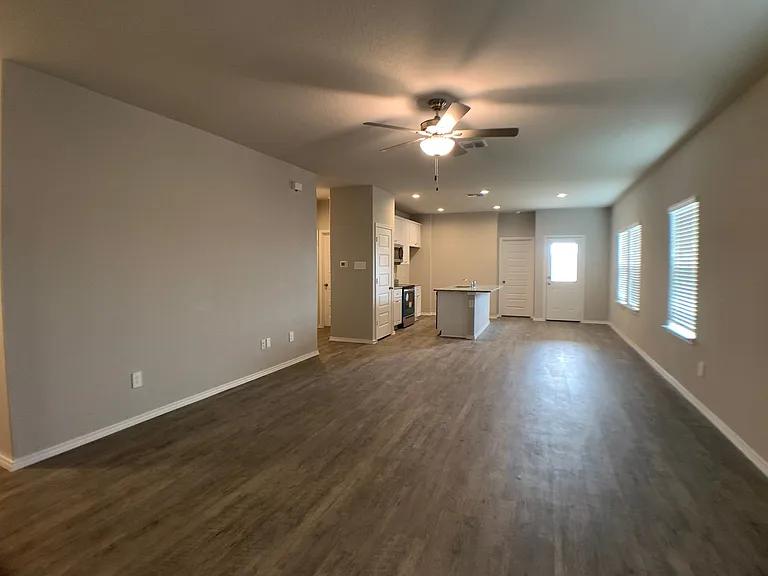 1137 Gracie Way — Photo 2