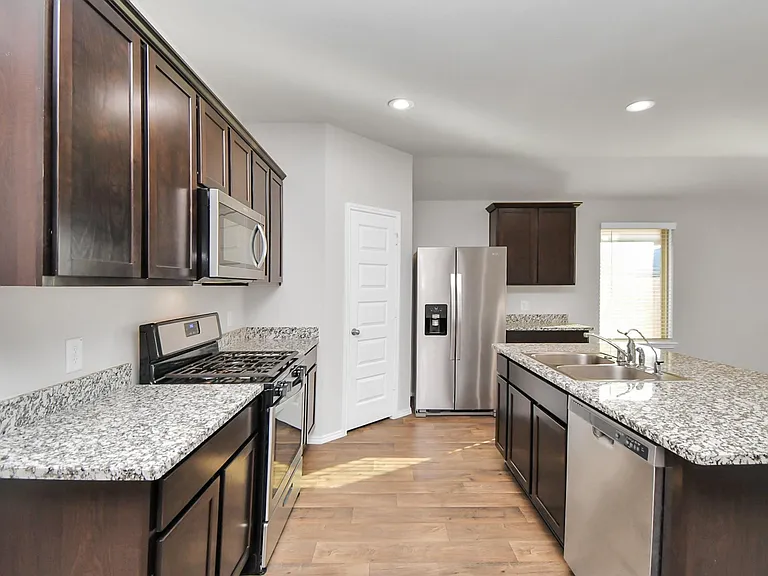 3947 Country Club Dr — Photo 4