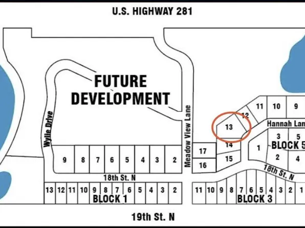 1530 Hannah Ln, Aberdeen, SD 57401