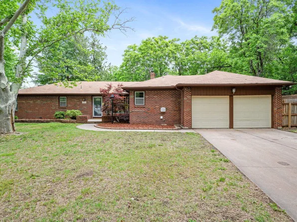 2805 E Glen Oaks Dr, Wichita, KS 67216