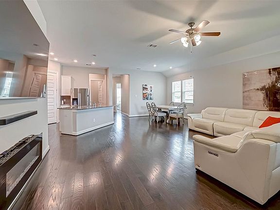 5th image of 2618 Newport Lake Blvd