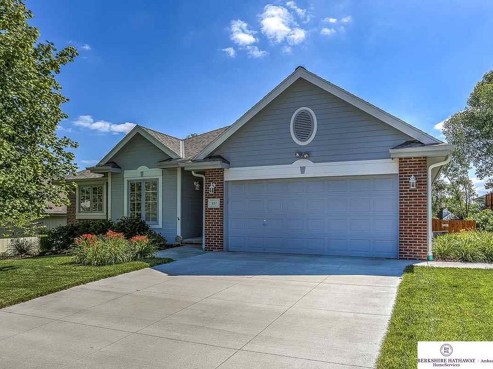 1st image of 807 S 186th St