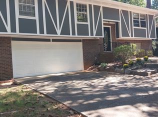 401 Pineburr Ln, Stone Mountain, GA 30087
