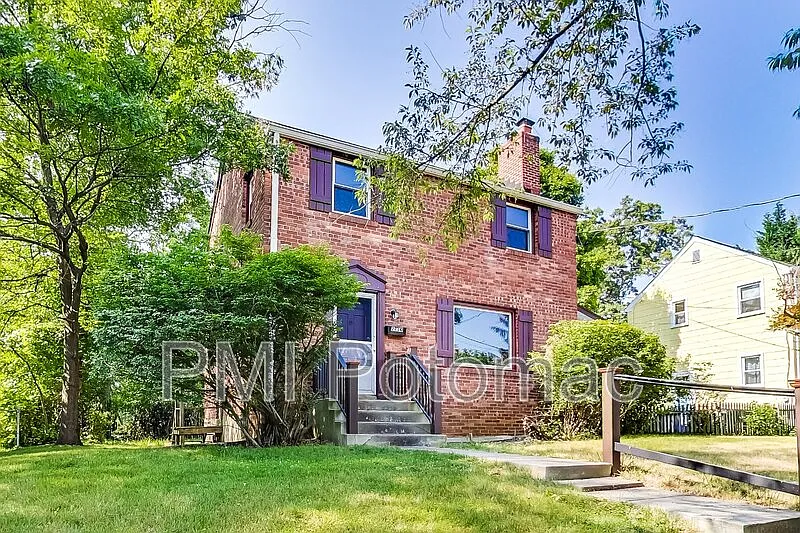3 bed, 1.0 bath, 1144 sqft, $2,900 — Photo 1