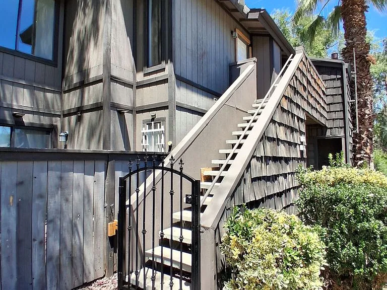 1190 S Winery Ave #222 — Photo 3