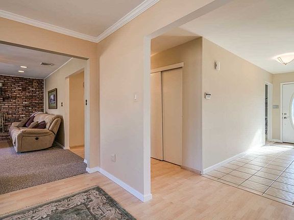 2nd image of 7 Marblestone Ln