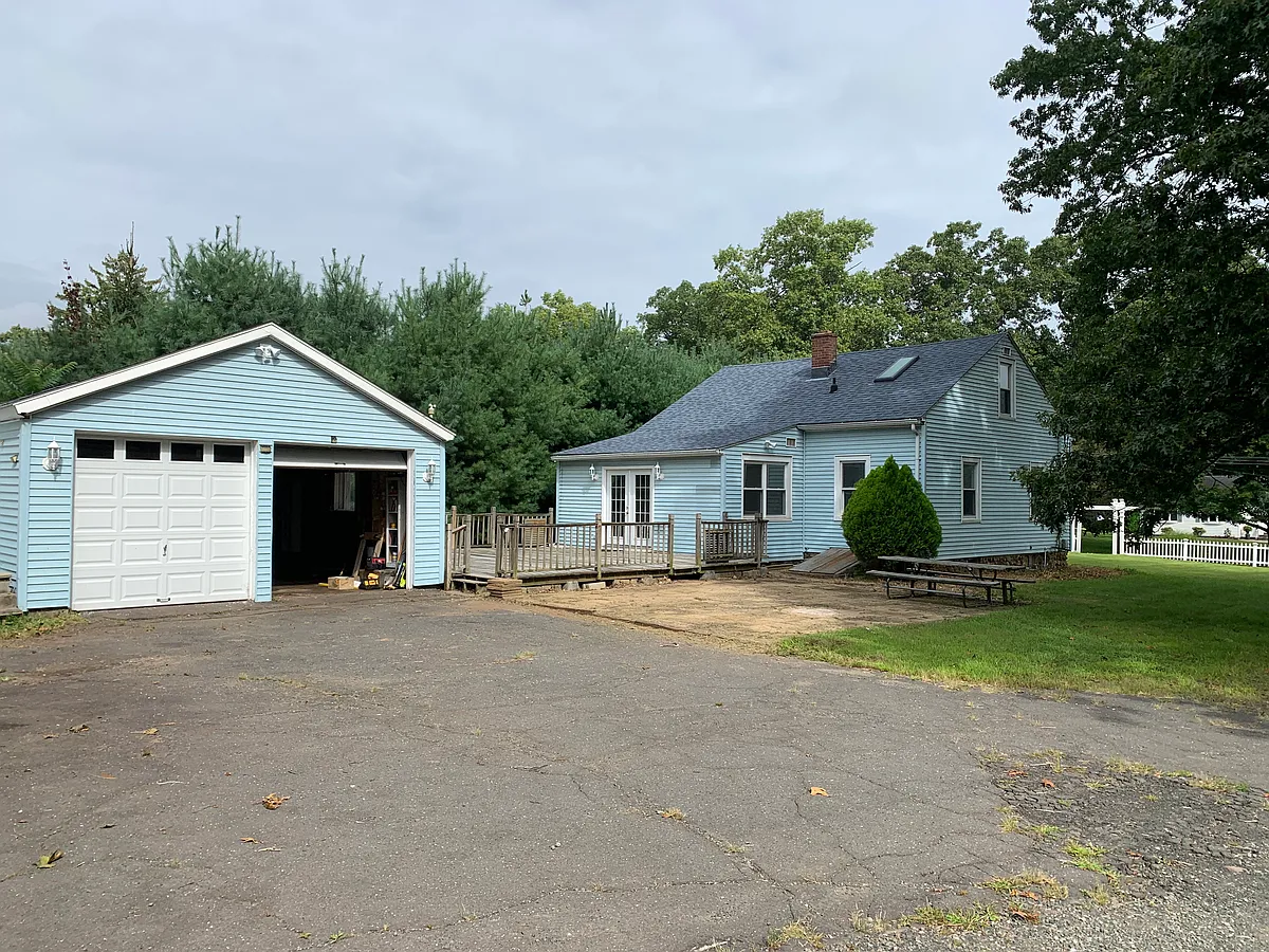 Building Photo - 528 Meriden Waterbury Tpke