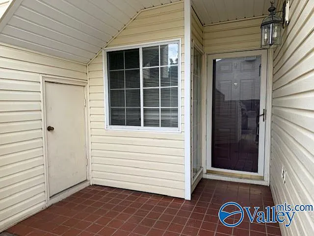 2 bed, 2.0 bath, 950 sqft, $1,295 — Photo 2