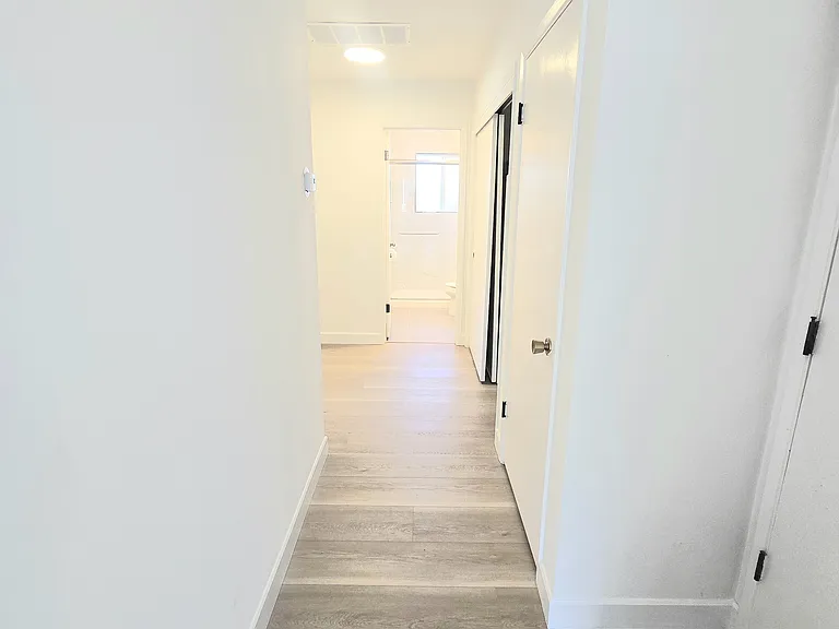 910 Academy Ave — Photo 7