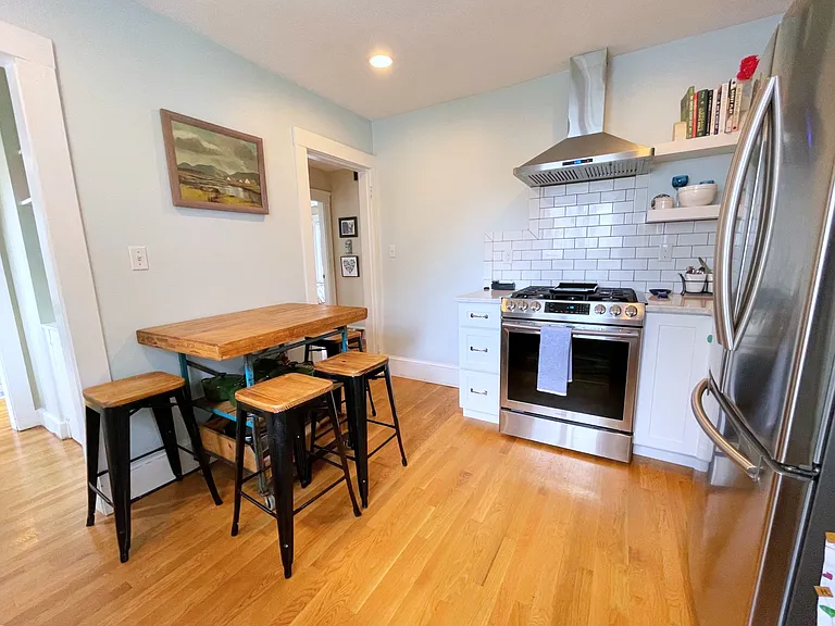 68 Willis Ave — Photo 3