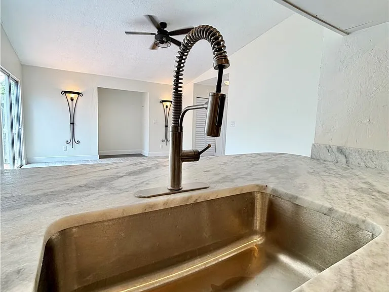 6220 Timberwood Cir #122 — Photo 19