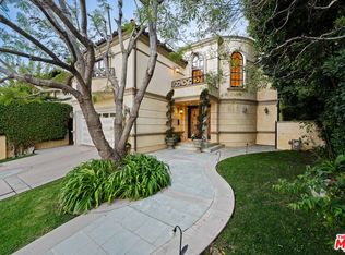 215 N Bowling Green Way, Los Angeles, CA 90049