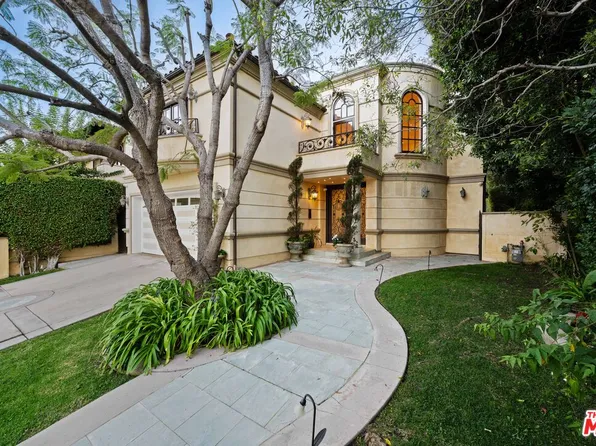 215 N Bowling Green Way, Los Angeles, CA 90049