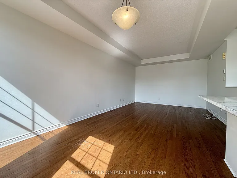 66 Fallengale Cres — Photo 14