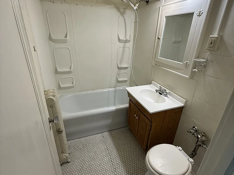 Devonshire Apartments — Photo 12