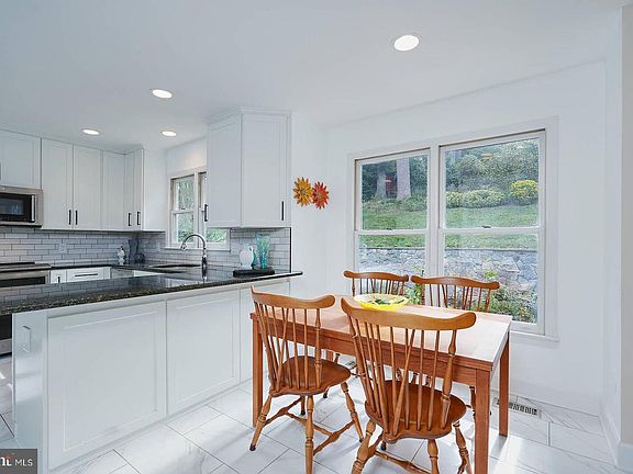 5th image of 9505 Columbia Blvd