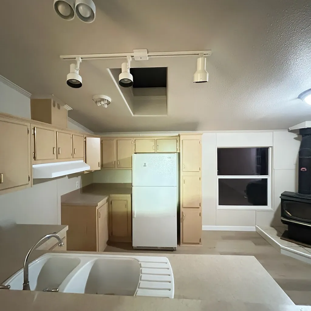 3 bed, 1080 sqft, $2,300 — Photo 1