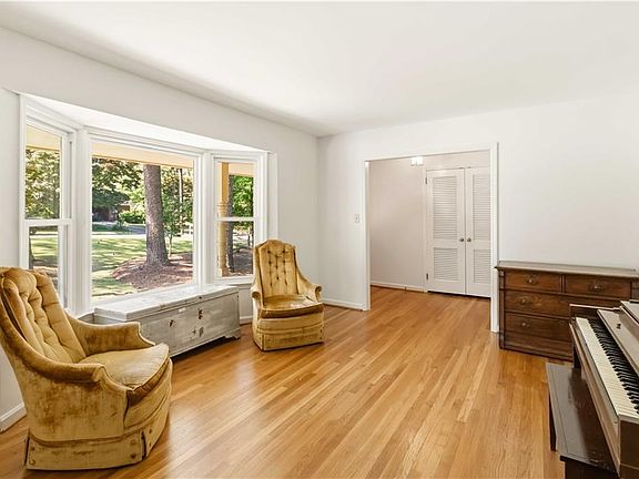 5th image of 2738 Foster Ridge Rd