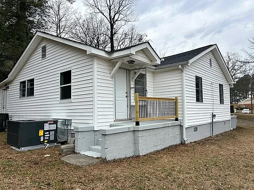 303 Smith St Photo 1
