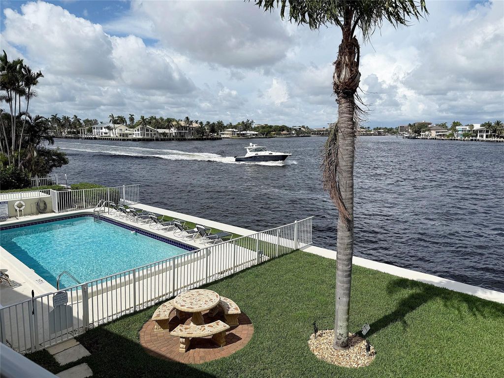 1105 S Riverside Drive #205, photo 7