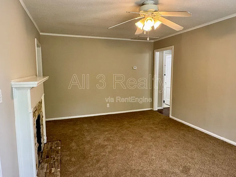 301 Bradley Dr — Photo 7