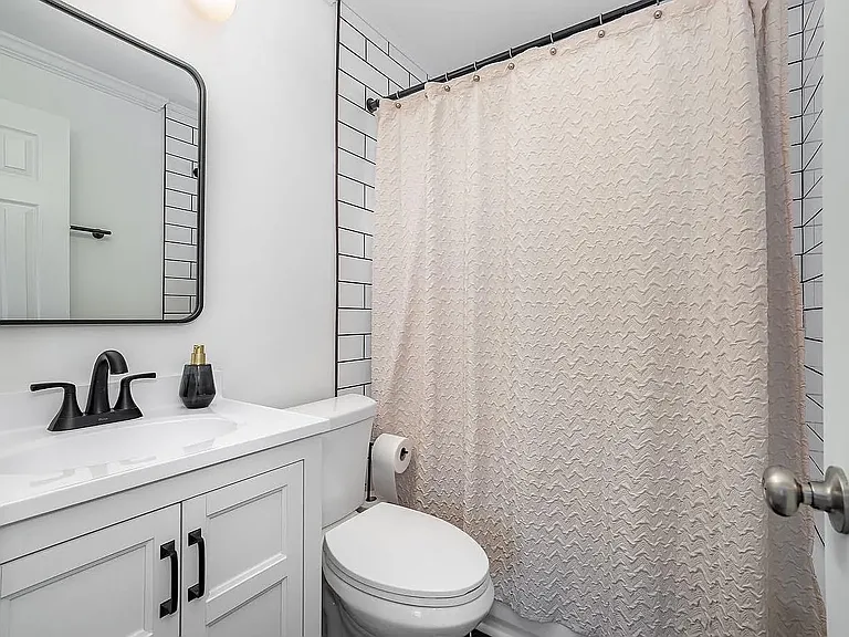 705 Daniels St #D — Photo 10
