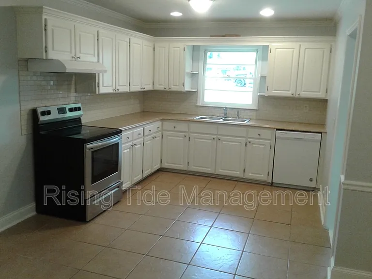 948 Hickory Dr — Photo 21