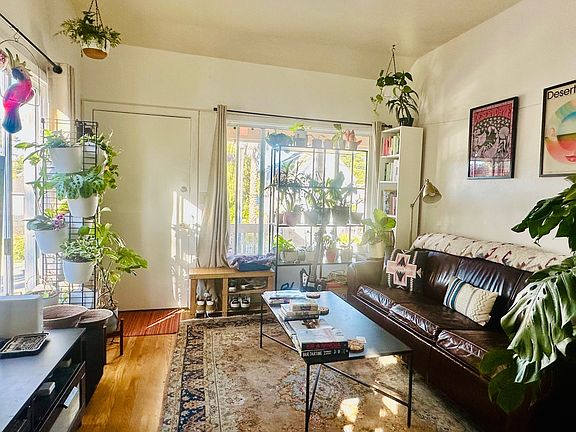 3rd image of 117 Campbell St #C
