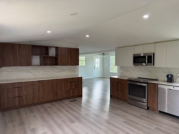 5th image of 1219 Lakeside Dr E