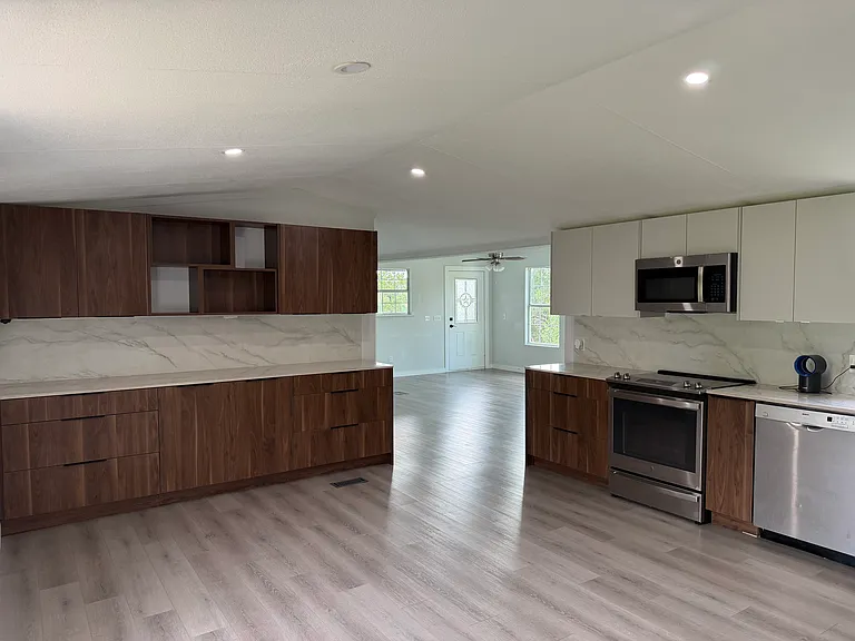 1219 Lakeside Dr E — Photo 5